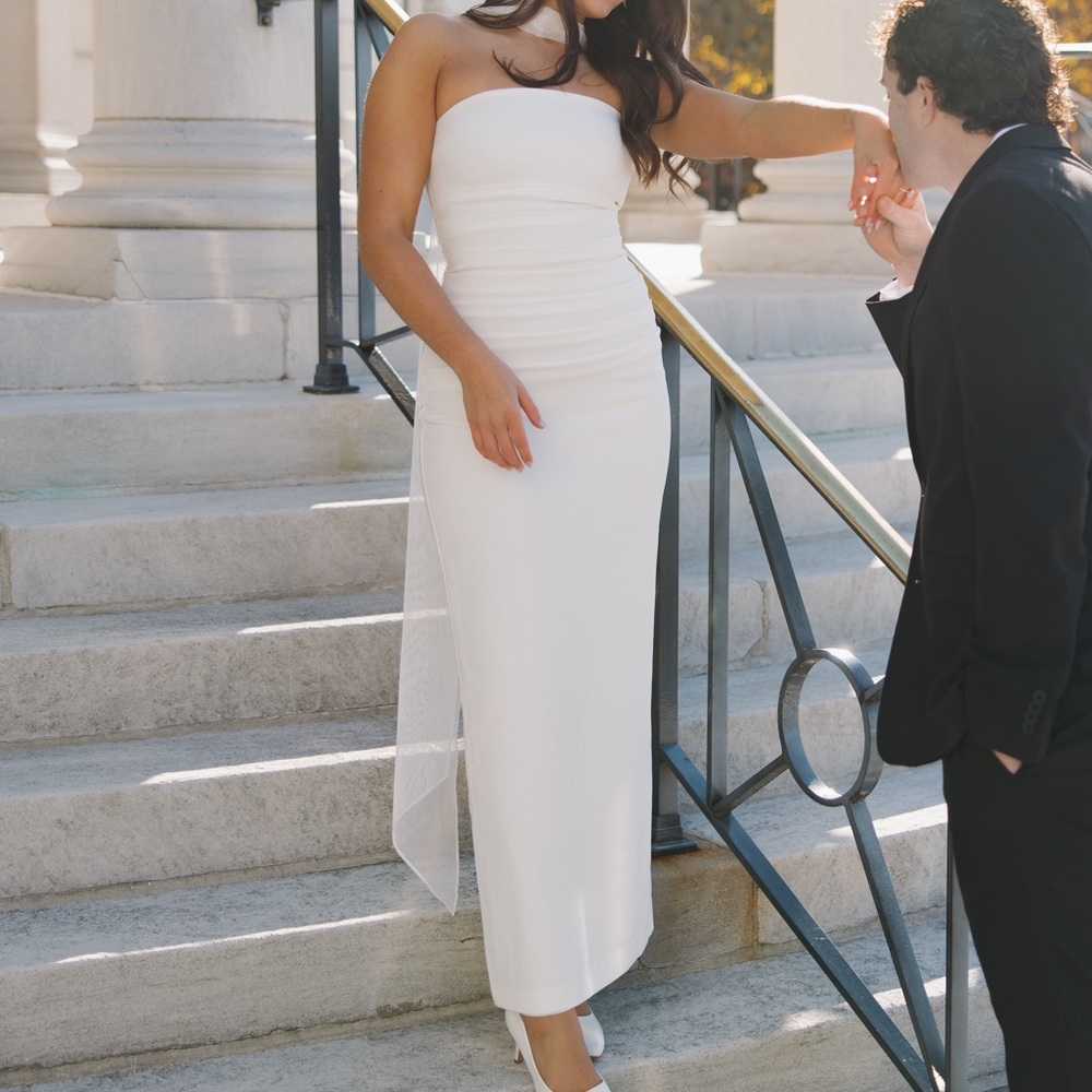Elegant White Strapless Dress